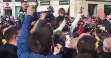 بالفيديو.. جماهير نابولى تدعم فريقها بقوة قبل مواجهة ريال مدريد