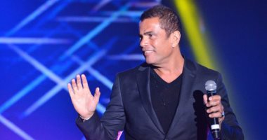 بالصور.. عمرو دياب يخطف عشاقه فى عيد الحب بالغناء والرقص لأكثر من ساعتين