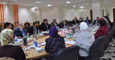 إنشاء معهد لتطوير الدواء بجامعة كفر الشيخ وتوفير إسعاف بالجزيرة الخضراء 