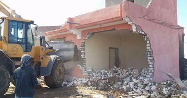 حى العامرية بالإسكندرية يشن حملة لإزالة التعديات على أراضى الدولة