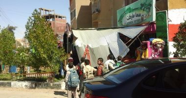بالصور.. شرطة مرافق الخارجة تزيل إشغالات أصحاب المحال بالميادين
