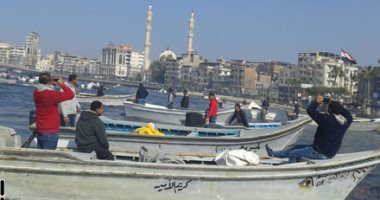 بالصور.. أصحاب مراكب الحسك بدمياط يتضررون من قرار وقفهم..المحافظ:هنحل مشاكلهم