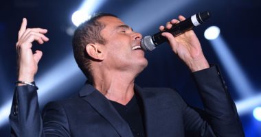 عمرو دياب ينشر صورة من حفلته لعيد الحب على "إنستجرام"