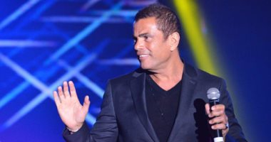 عمرو دياب: كل عام وكل أم بخير وصحة وسعادة