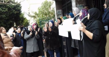 بالصور.. لليوم الخامس موظفو تأمين صحى بورسعيد ينظمون وقفة للمطالبة بالبدل