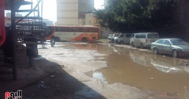 بالصور.. محطة أتوبيسات شرق الدلتا بدمياط تتحول لبركة مياه