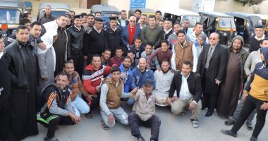 بالصور .. مدير أمن مطروح يتابع بدء ترخيص "التوك توك" بمدينة الحمام