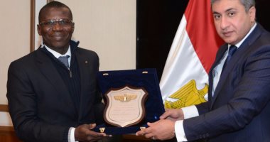 وزير الطيران يستقبل وزير النقل والبنية التحتية بتوجو لبحث التعاون المشترك