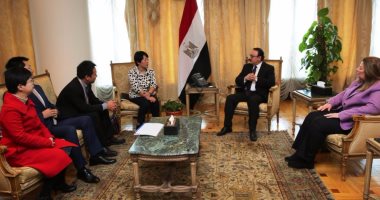 وزير الاتصالات يبحث مع مجموعة صينية خطوات إنشاء مصنع كوابل الألياف الضوئية