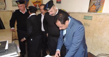 مدير أمن الإسكندرية الجديد يتفقد قسم باب شرق