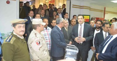محافظ ورئيس جهاز مدينة المنيا الجديدة يفتتحان "هايبر ماركت"