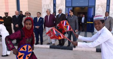 مراسم فلكلورية لإستقبال زوج ملكة الدنمارك بمطار أسوان الدولى