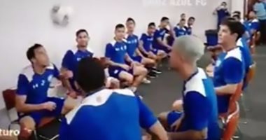 شاهد.. مهارات فائقة لفريق مكسيكى داخل غرفة خلع الملابس