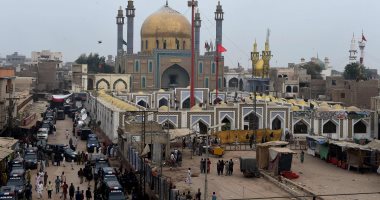 باكستان تطلق عملية أمنية غداة الهجوم على مزار صوفى