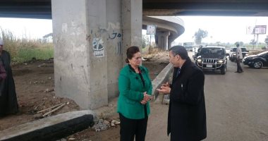 بالصور ..محافظ البحيرة تتفقد أعمال تنفيذ كوبرى دمنهور العلوى