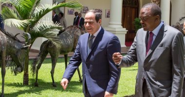 قبل مغادرته.. الرئيس السيسى يغرس شجرة فى مركز الأمم المتحدة بنيروبى