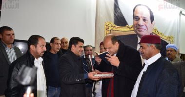 بالصور.. محافظ مطروح: ثقة الرئيس وحب الأهالى حافز لمزيد من العمل