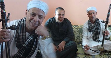 بالفيديو والصور.. شاعر الربابة بسوهاج: موهبتى بدأت فى سن السادسة على يد والدى.. ناجح عمارة: ابتكرت فن ارتجال شعر "الواو" على الربابة.. ويؤكد: الموال أهم ألوان الفلكلور الشعبى