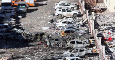 بالصور.. الطب الشرعى والشرطة التركية يعاينان موقع انفجار بمجمع سكنى