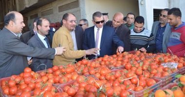 بالصور .. محافظ كفر الشيخ يطالب التجار بتخفيض التسعيرة 