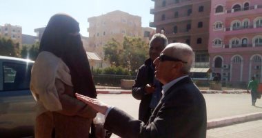 محافظ أسوان يتابع أعمال النظافة والتطوير بشوارع وأحياء المدينة