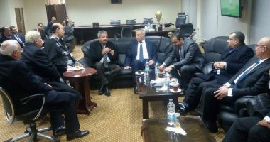  جلسة لوزير الرياضة مع مميش ومحافظ الإسماعيلية قبل مباراة المصرى