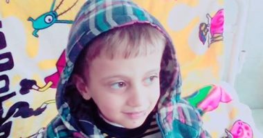 عمر طفل فى الثالثة من عمره يحتاج لـ33 عملية فى الخارج لإنقاذ حياته