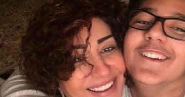 وفاء عامر تنشر صورة بصحبة نجلها على "فيس بوك".. وتعلق: "ابنى حبيبى"
