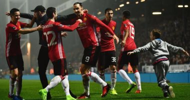 إبراهيموفيتش ينقذ يونايتد من ملحق الكأس ويتفوق على ميسي ورونالدو