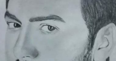 وعد مصطفى طالبة بحقوق القاهرة تبدع فى رسم المشاهير بأقلام الفحم