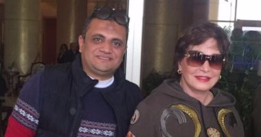 وصول لبلبة وإلهام شاهين لأسوان استعدادا لانطلاق مهرجان سينما المرأة
