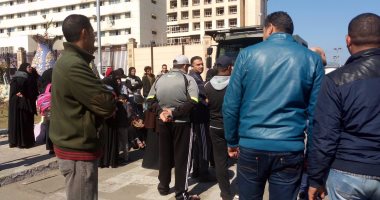 بالفيديو.. صراخ وبكاء أهالي المحكوم عليهم بالإعدام أمام ديوان عام مديرية أمن بور سعيد 
