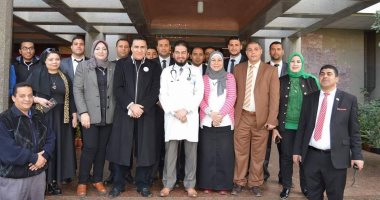 بالصور .. وفد من الفنانين يزور مستشفى الأطفال بجامعة المنصورة 