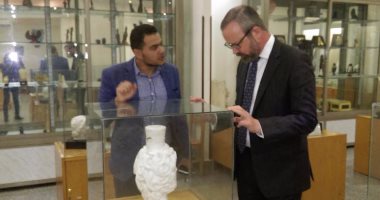 رئيس جامعة الفيوم يستضيف السفير الأيرلندى
