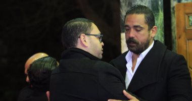 فيفى عبده ودرة وبشرى وأشرف زكى وحسام حبيب يعزون أمير كرارة