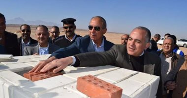 بالصور.. وزير الرى يضع حجر أساس إنشاء بحيرة صناعية وحاجز ترابى فى غارب