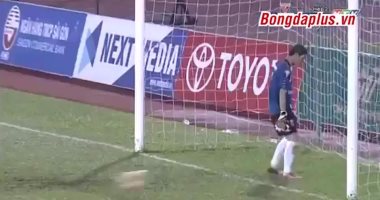 ركلة جزاء مثيرة للجدل تتسبب فى أغرب مشهد كروى بالدورى الفيتنامى