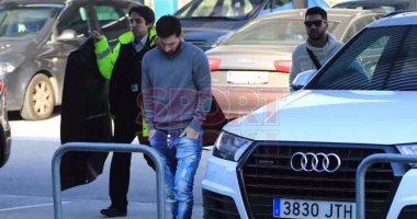 بالصور.. ميسى يبدأ التحرك من برشلونة متجها إلى مصر 