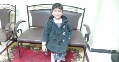 بالفيديو والصور.. قصة الطفلة الموهوبة أزهار.. سوء الحظ منعها من الغناء فى حفل المحافظة فغنت أمام الرئيس 