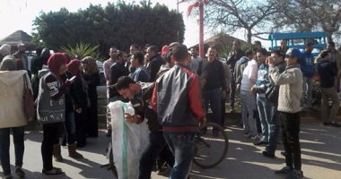 بالصور.. أصحاب المعارض ببنها يطالبون بعدم غلق معرضين