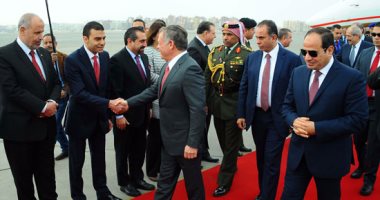 بالصور.. وصول العاهل الأردنى الملك عبد الله مطار القاهرة.. والسيسي يستقبله