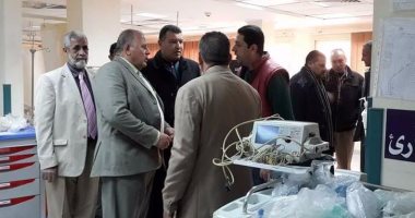 وكيل "تعليم دمياط" يطمئن على الحالة الصحية لطالبة سقطت من شرفة مدرسة