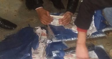 بالصور.. إحباط محاولة راكب تهريب نصف مليون جنيه عبر مطار برج العرب