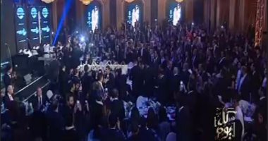 بالفيديو.. ميسى يصل قاعة حفل "مينا هاوس" لإطلاق حملة "عالم خالٍ من فيروس سى"