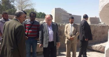 وزير الثقافة يتفقد متحف النحت المفتوح بأسوان