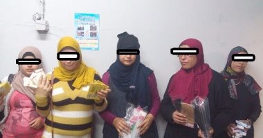 بالصور.. الداخلية تزيل الباعة الجائلين بمحيط محطات المترو والسكة الحديد