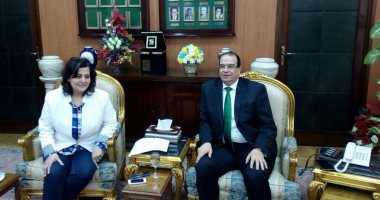 محافظ الدقهلية يستقبل نائب وزير الزراعة لبحث سبل مواجهة الحمى القلاعية