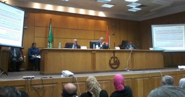 محافظ القليوبية: "أى مسؤل يتواجد فى مكتبه قبل 1 الظهر مش هيحصل له كويس"