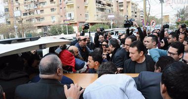 بالصور.. وصول جثمان الفنان الراحل صلاح رشوان لمسجد الصديق بمساكن شيراتون