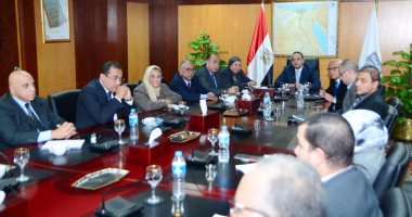 رئيس هيئة الاستثمار يجتمع باللجنة المشتركة لميكنة خدمات التأسيس بالهيئة